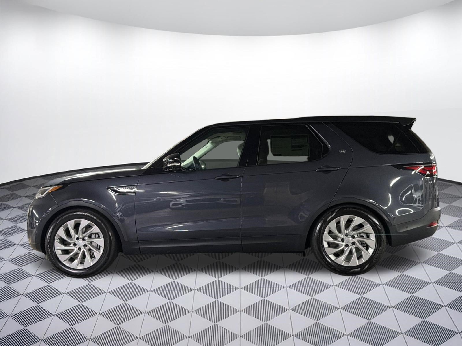 New 2026 Land Rover Discovery S AWD/4WD image 2