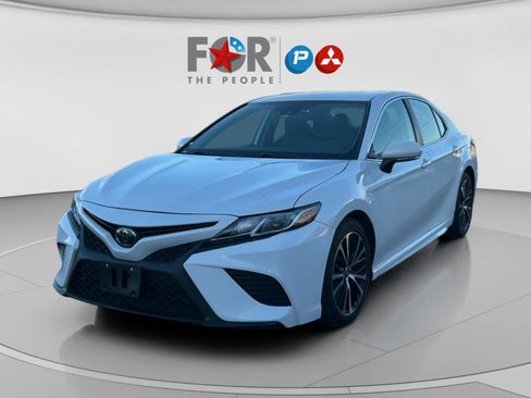 Used 2020 Toyota Camry SE w/ Cold Weather Package image 1