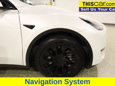 Used 2021 Tesla Model Y Long Range image 10