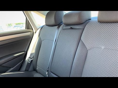 Used 2013 Volkswagen Passat 2.5 S FWD image 11