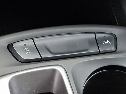 Used 2024 Chevrolet Trax RS FWD image 17