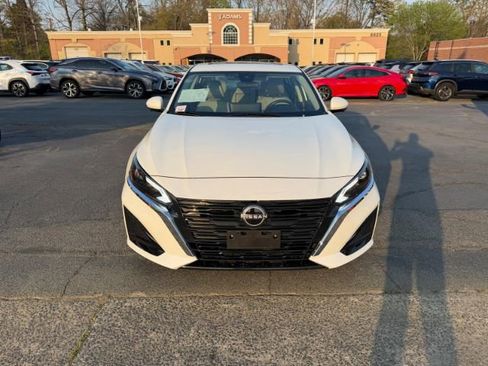 Used 2023 Nissan Altima 2.5 SL image 2