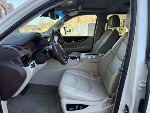 Used 2015 Cadillac Escalade ESV Premium image 30