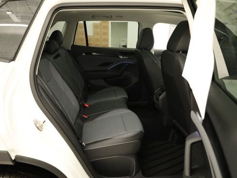 New 2026 Volkswagen Tiguan SE AWD/4WD image 33