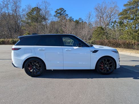 New 2025 Land Rover Range Rover Sport Dynamic SE image 4