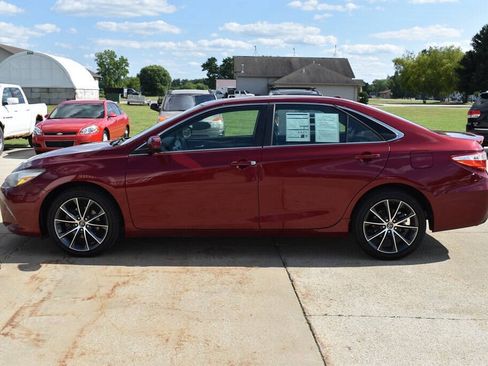Used 2017 Toyota Camry XSE w/ Moonroof Package FWD image 6