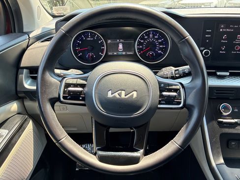 Used 2024 Kia Carnival LX FWD image 22