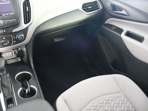 Used 2022 Chevrolet Equinox LS w/ LS Convenience Package FWD image 32