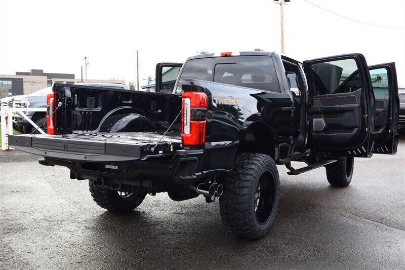 Used 2024 Ford F350 Platinum w/ Tremor Off-Road Package AWD/4WD image 35