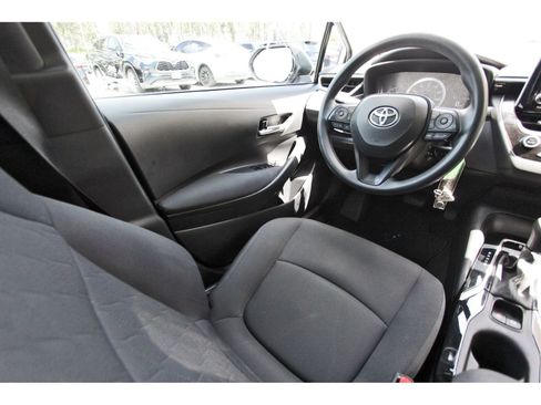 Used 2020 Toyota Corolla LE FWD image 11