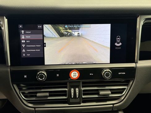 Certified 2025 Porsche Macan image 33