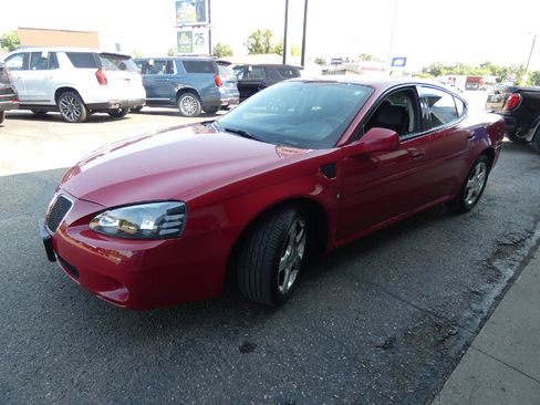Used 2008 Pontiac Grand Prix GXP FWD image 6