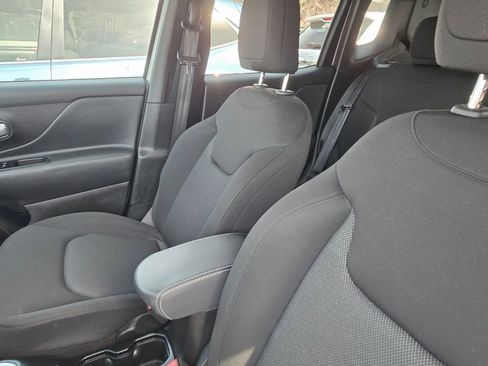 Used 2023 Jeep Renegade Latitude image 19