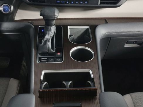 Used 2024 Toyota Sienna LE image 25