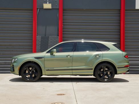 Used 2022 Bentley Bentayga AWD/4WD image 10