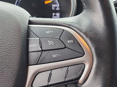 Certified 2021 Jeep Grand Cherokee Laredo X image 21