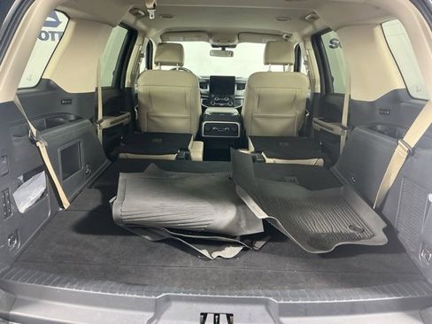 Used 2022 Ford Expedition XLT image 23