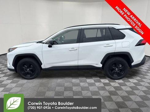 Used 2022 Toyota RAV4 LE AWD/4WD image 4