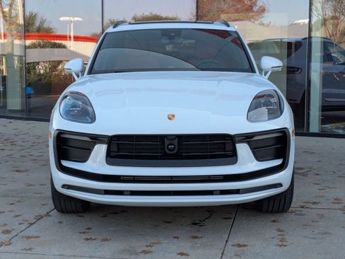 New 2026 Porsche Macan image 6