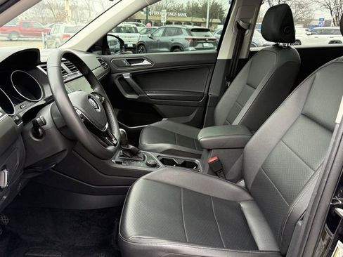 Used 2020 Volkswagen Tiguan SE image 12