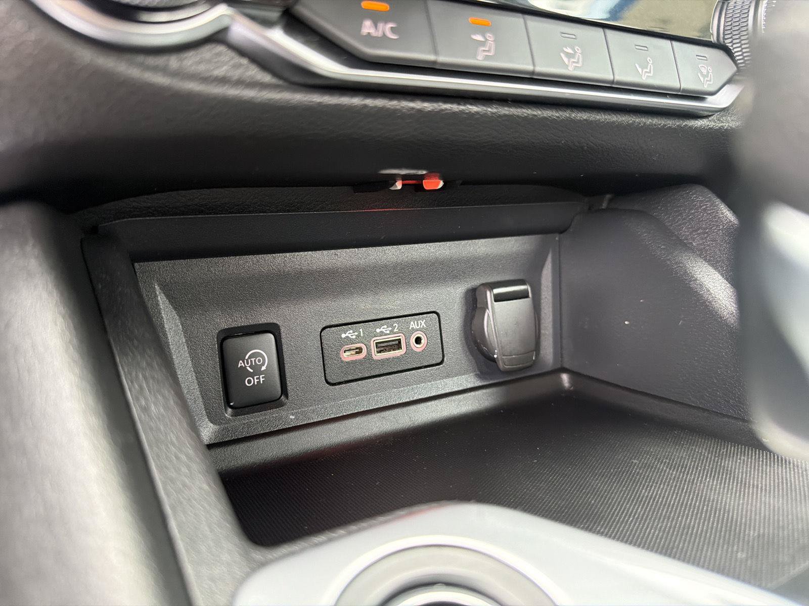 Used 2024 Nissan Sentra SV FWD image 25