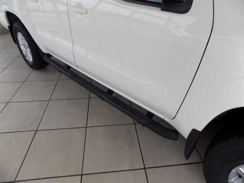 Used 2022 Nissan Frontier SV w/ Technology Package RWD image 33