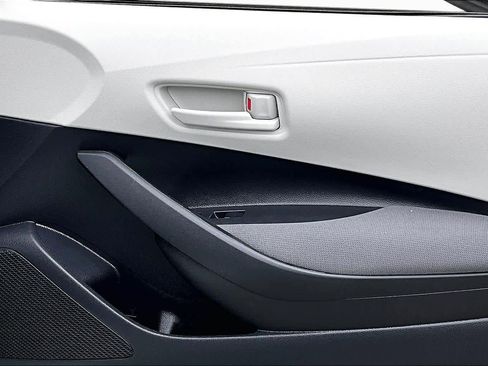 Certified 2025 Toyota Corolla LE FWD image 21