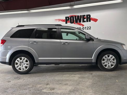 Used 2019 Dodge Journey SE w/ Premium Group FWD image 2