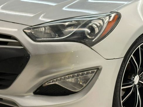 Used 2013 Hyundai Genesis 3.8 image 4