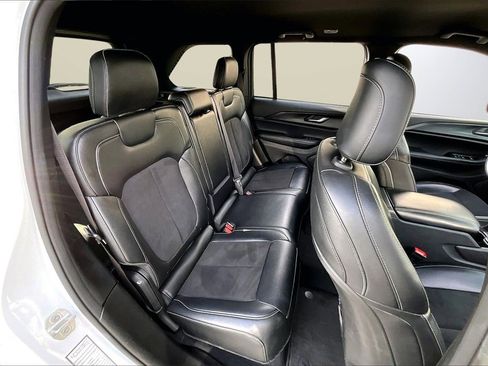 Certified 2024 Jeep Grand Cherokee Altitude image 23