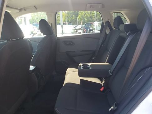 Used 2023 Nissan Rogue S FWD image 9
