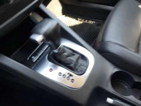 Used 2010 Volkswagen Jetta SE image 32
