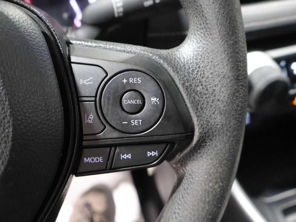 Used 2025 Toyota RAV4 LE AWD/4WD image 36