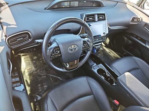 Used 2022 Toyota Prius XLE image 10