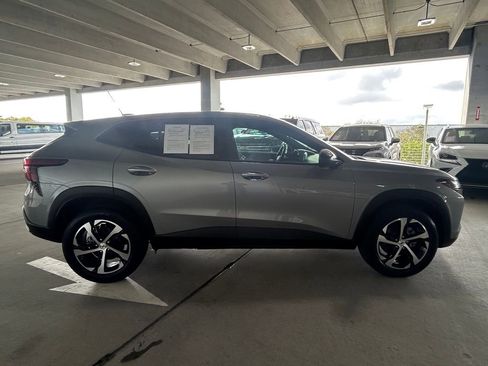 Used 2024 Chevrolet Trax RS w/ Driver Confidence Package image 6