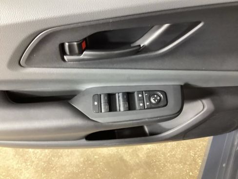 Used 2025 Toyota Prius LE FWD image 11