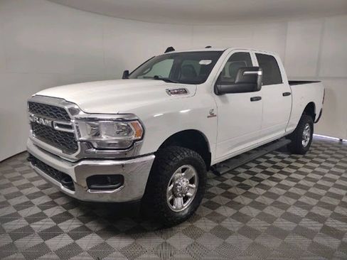 Used 2024 RAM 2500 Tradesman w/ Chrome Appearance Group AWD/4WD image 4