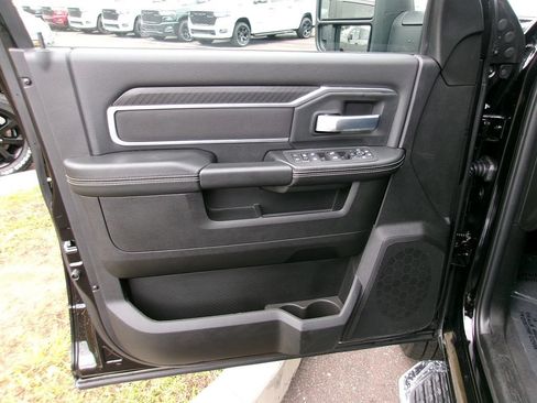 Certified 2025 RAM 2500 Big Horn AWD/4WD image 6