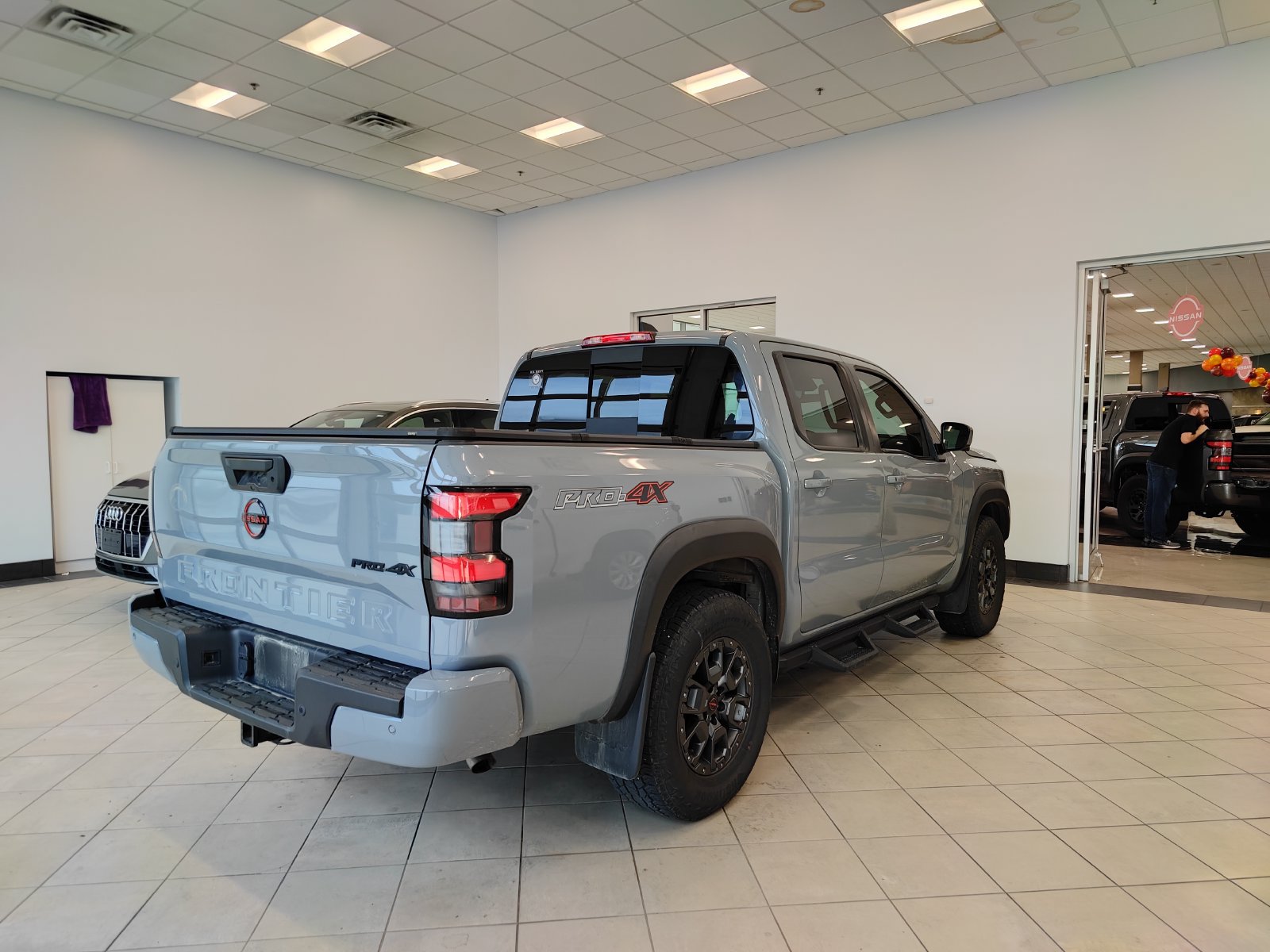 Used 2023 Nissan Frontier PRO-4X w/ Pro-4X Premium Package AWD/4WD image 2