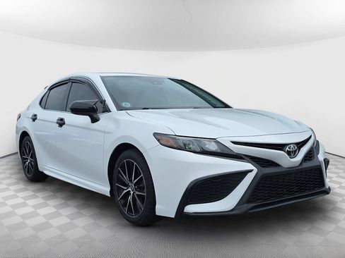 Used 2021 Toyota Camry SE FWD image 2