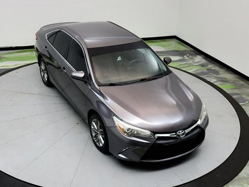 Used 2016 Toyota Camry SE image 32