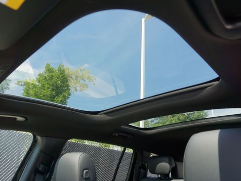 New 2025 Mercedes-Benz GLB 250 4MATIC image 41