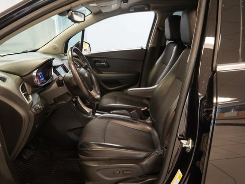 Used 2020 Chevrolet Trax LT w/ LT Convenience Package FWD image 5