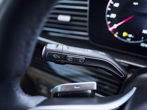 Used 2025 Mercedes-Benz GLS 580 4MATIC image 41