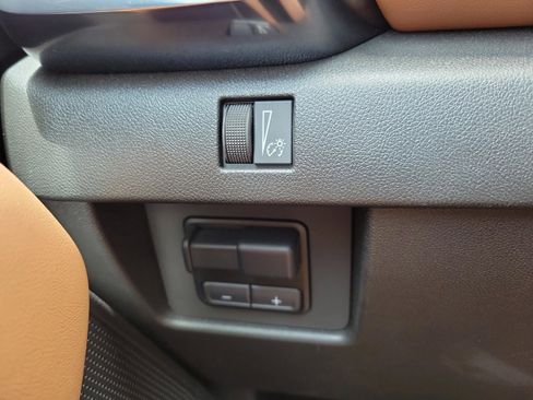 Used 2025 GMC Canyon AT4 w/ Technology Plus Package AWD/4WD image 19