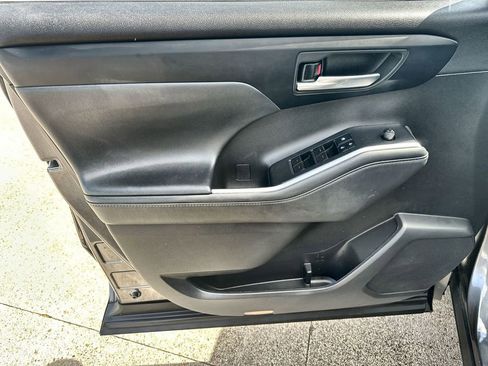 Used 2022 Toyota Highlander XLE image 21