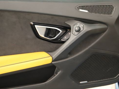 Used 2020 Lamborghini Huracan EVO RWD image 19