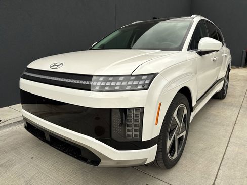 New 2026 Hyundai Ioniq 9 Calligraphy image 1