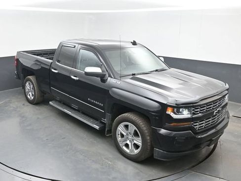 Used 2017 Chevrolet Silverado 1500 Custom w/ Custom Convenience Package AWD/4WD image 28