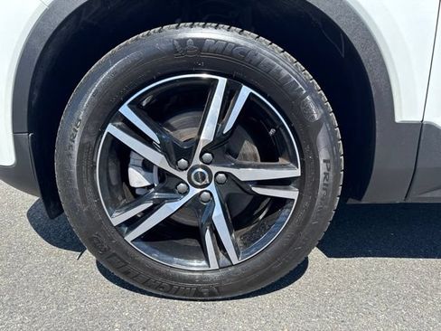 Certified 2025 Volvo XC40 B5 Core AWD/4WD image 9